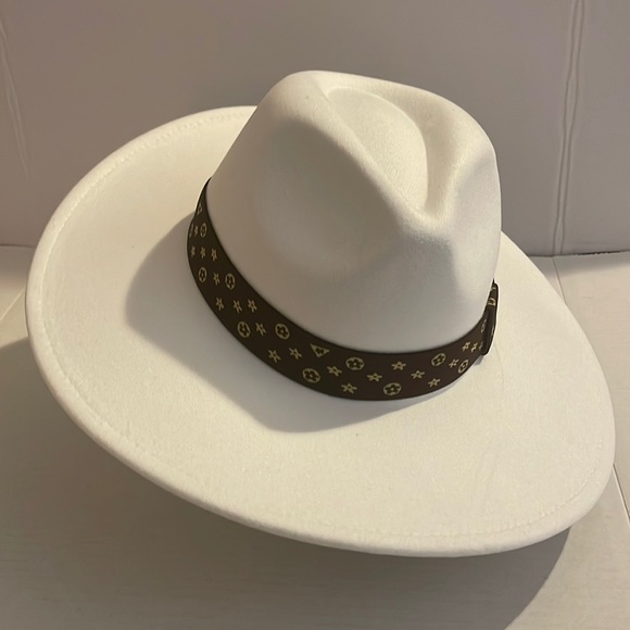 Accessories - White wide brim fendora hat